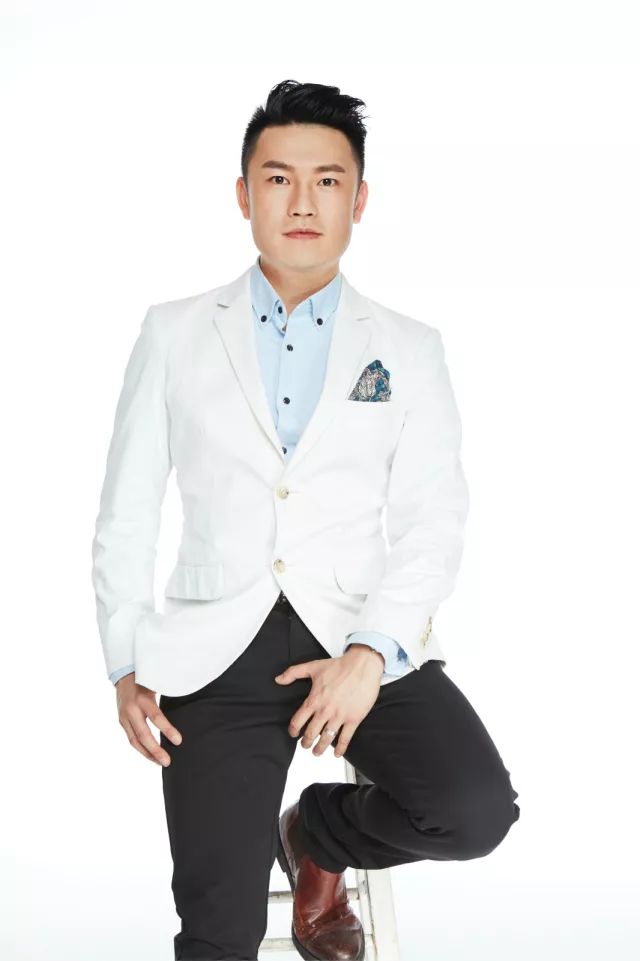 演员王卓个人资料揭秘，星光背后的隐藏故事与特色小店探索
